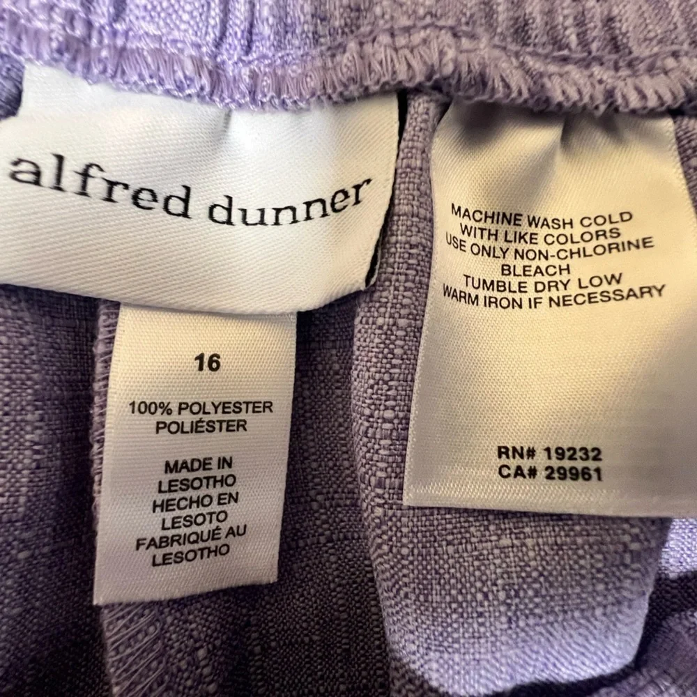 ALFRED DUNNER LILAC SIZE 16 PROPORTIONED SHORT CLASSIC FIT WIDE LEG PANTS.  NWT